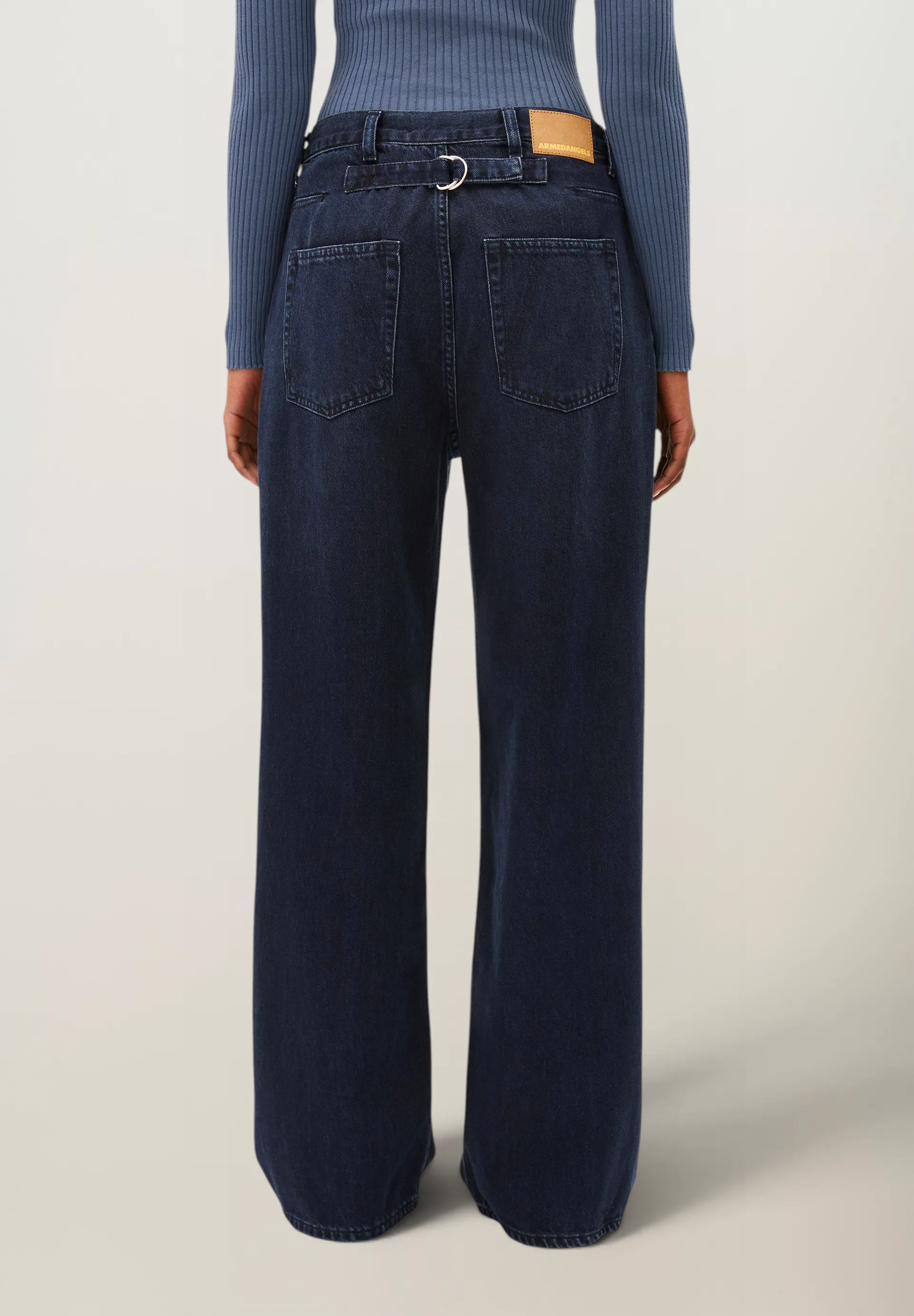 Jean baggy taille basse en coton recyclé | bleu "Haayi low waist baggy jean - fluid ink", Armedangels, photo 3