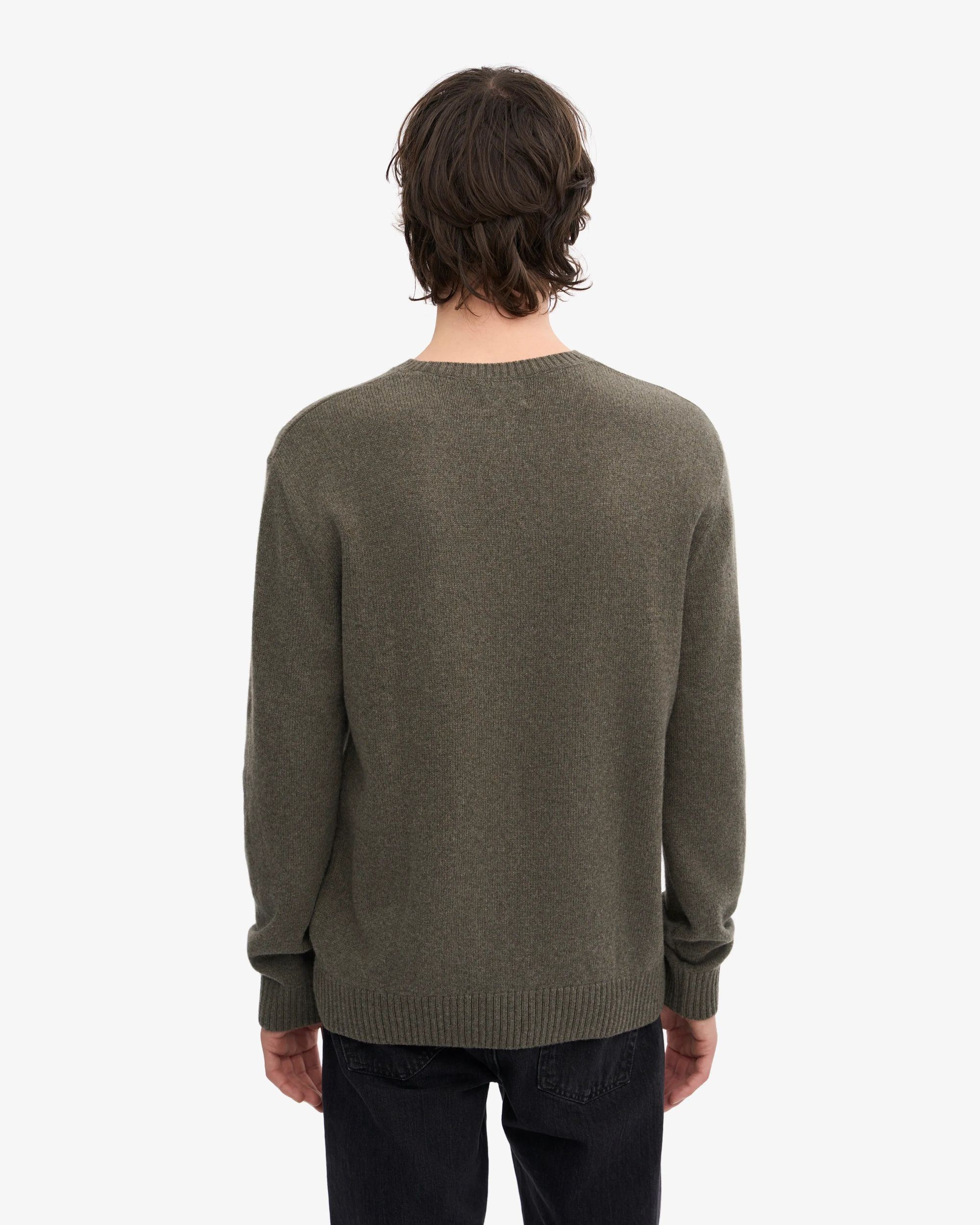Pullover aus recycelter Merinowolle | Khaki "dusty olive", Colorful Standard, Foto 4