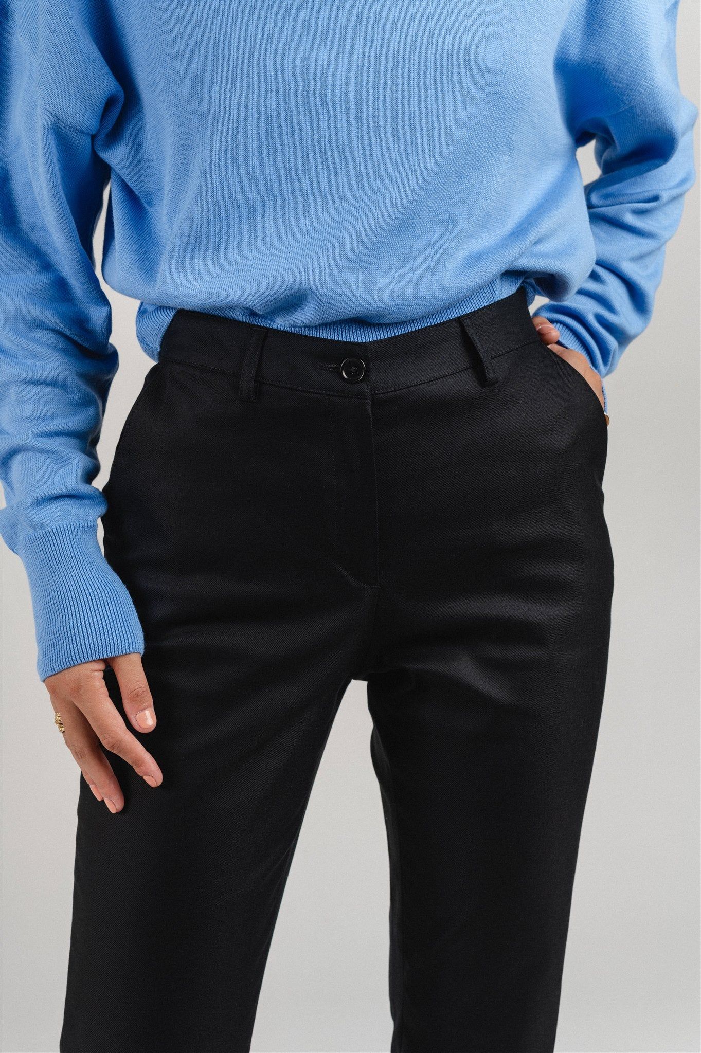 Pantalon droit noir en coton bio et ecovero- tatnaa black, Armedangels, photo 4