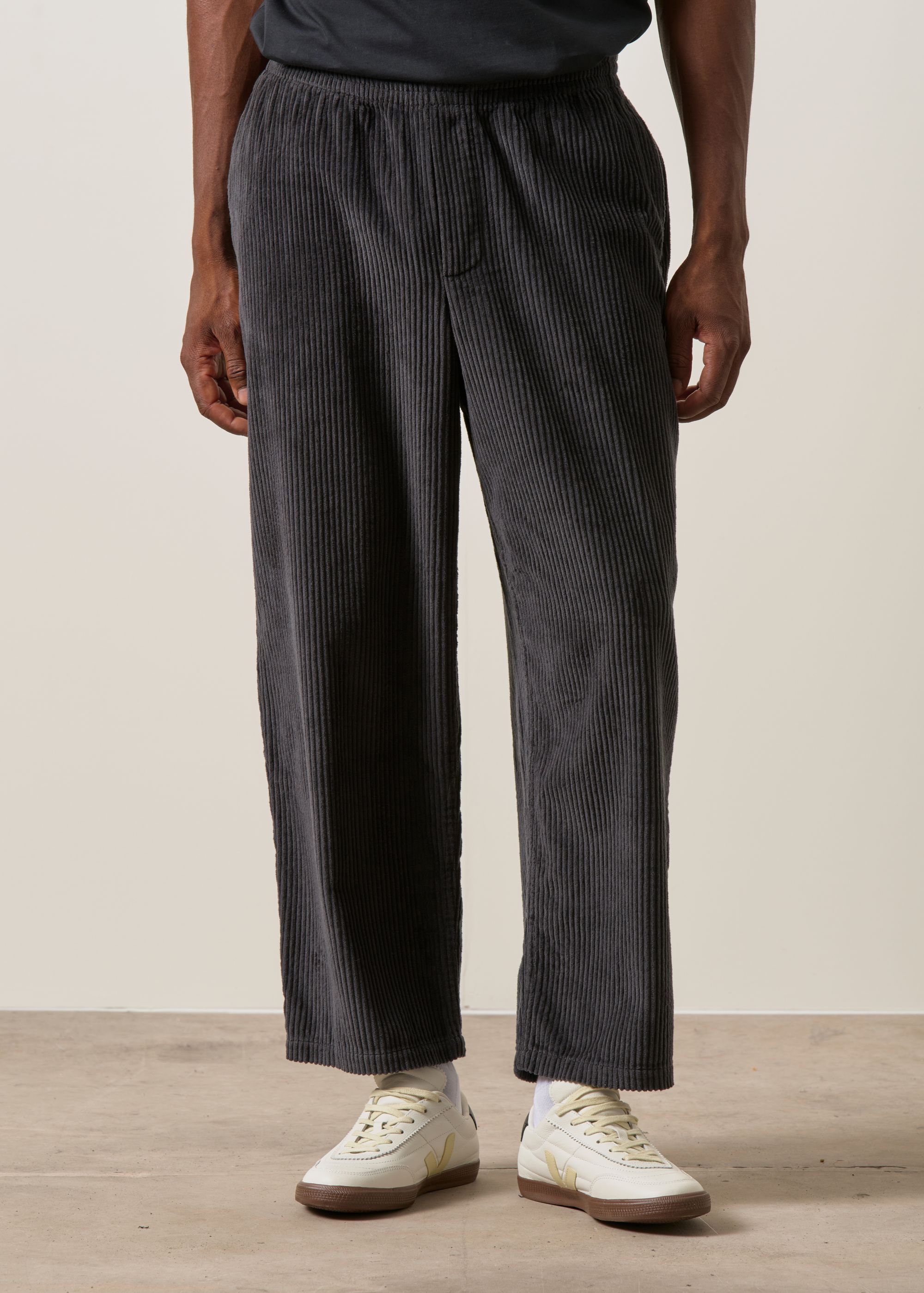 Pantalon ample velours en coton bio | gris "Cord wide pant - washed anthracite", Rotholz, photo 3