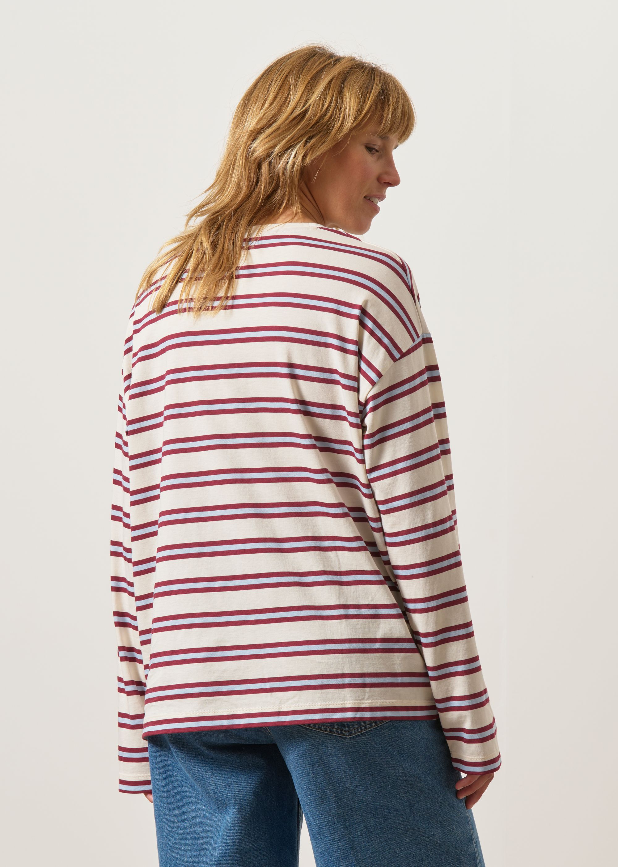 T-shirt oversize en coton bio | rayé "Iconic å fietaa stripe ls | undyed-velvet red-soft blue", Armedangels, photo 4