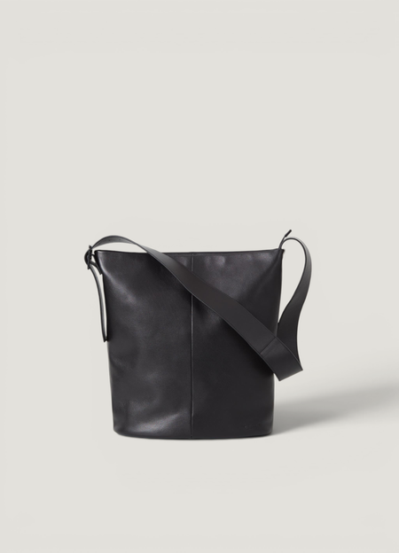 Sac bandoulière en cuir certifié | noir "stockholm" - Vagabond
