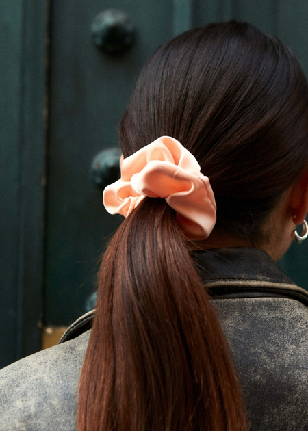 Scrunchie aus upgecyceltem Material | Satin aprikose, Chou², Foto 2