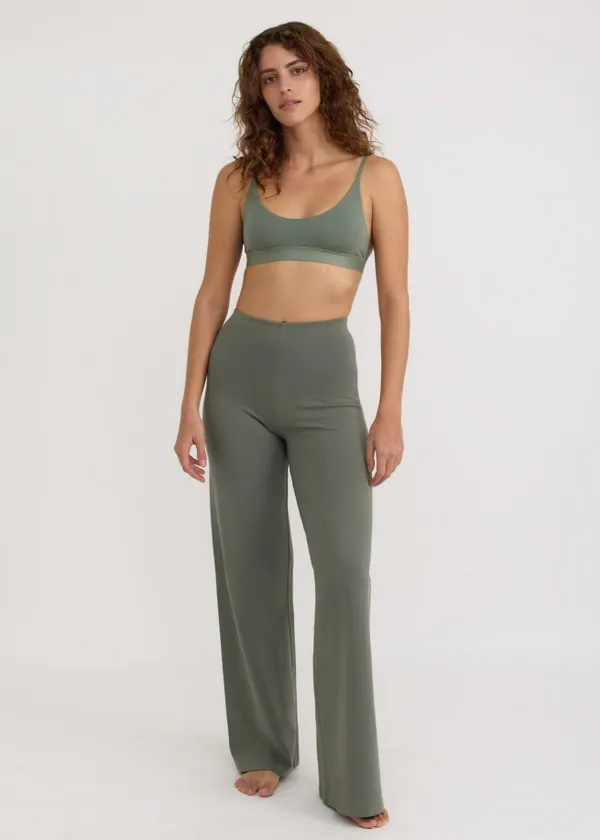 Fließende Hose aus Bio-Baumwolle | Khaki "core straight leg pants - seaweed", Organic Basics