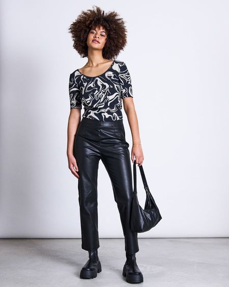 T-shirt col danseuse à motifs psychés noir blanc en coton bio - scoop black waves