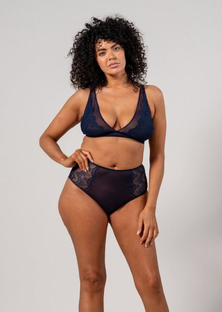 BH aus recyceltem Polyamid | Blau "lace mesh plunge bralette - navy", Understatement, Foto 3
