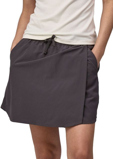 Jupe-shirt en polyester recyclé | noir "w's fleetwith skort - black"