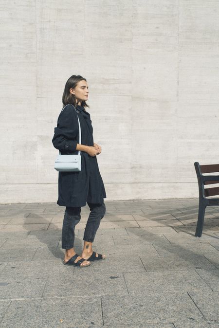 Sac bleu ciel en cuir recyclé - triangle bucket, Walk with me, photo 5