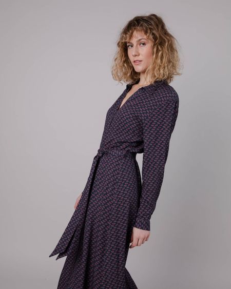 Robe longue à motifs en ecovero | multicolore "lips vneck long sleeve dress prune", Brava Fabrics, photo 5