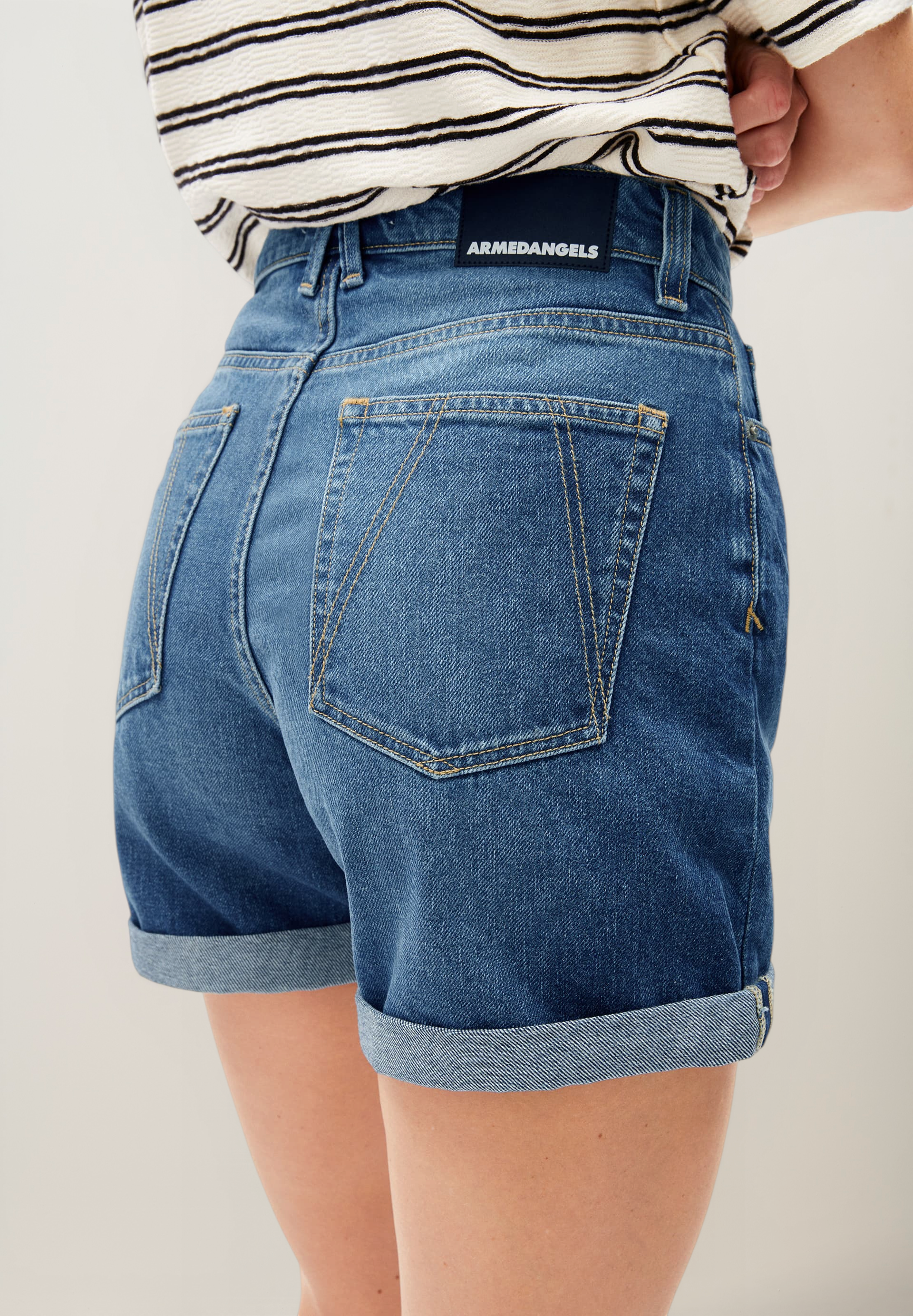 Jeansshorts aus recycelter Baumwolle | Verwaschenes Blau "sheaari wavy blue", Armedangels, Foto 2