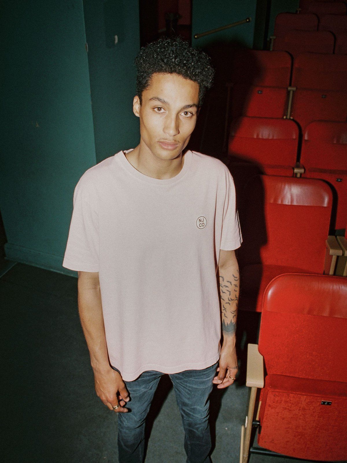T-shirt ample rose logo blanc en coton bio - uno njco circle, Nudie Jeans, photo 4