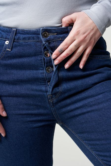 Jeans mit geradem Schnitt aus Bio-Baumwolle und recycelter Baumwolle - piper straight stone indigo, Mud Jeans, Foto 4