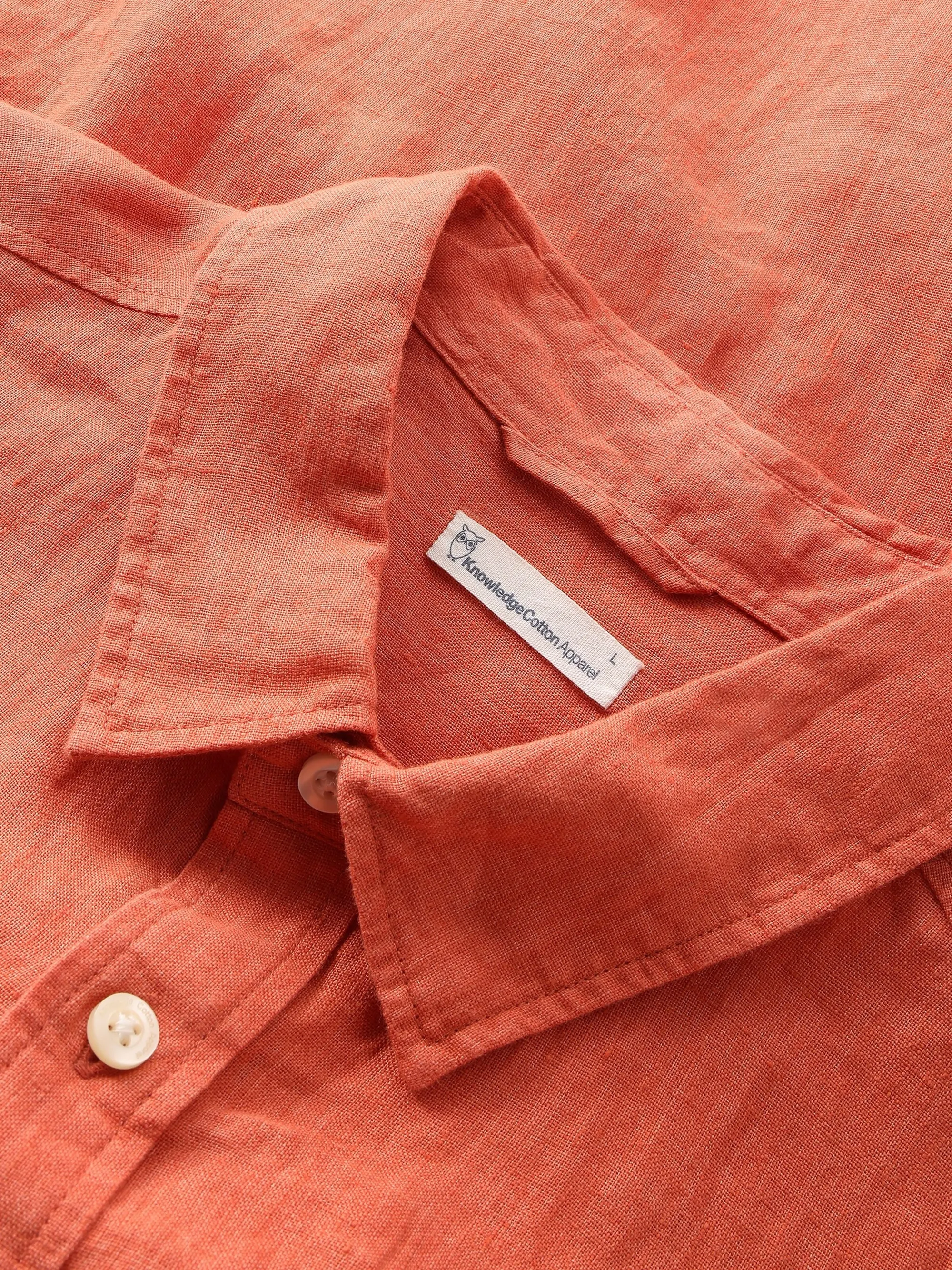 Chemise en lin biologique | rouge "regular linen shirt langoustino", Knowledge Cotton Apparel, photo 6