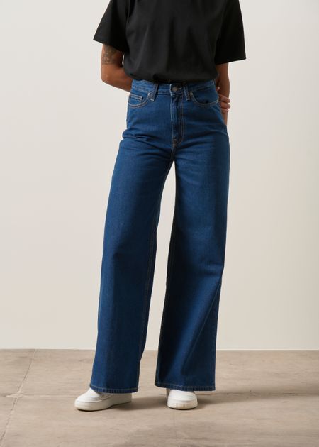 Jean évasé en coton bio et recyclé | bleu foncé "sara high loose stone indigo" - Mud Jeans