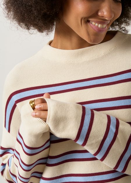 Pull tricot en coton bio | rayé "Merinaa striped knit sweater - oatmilk-velvet red-soft blue" - Armedangels