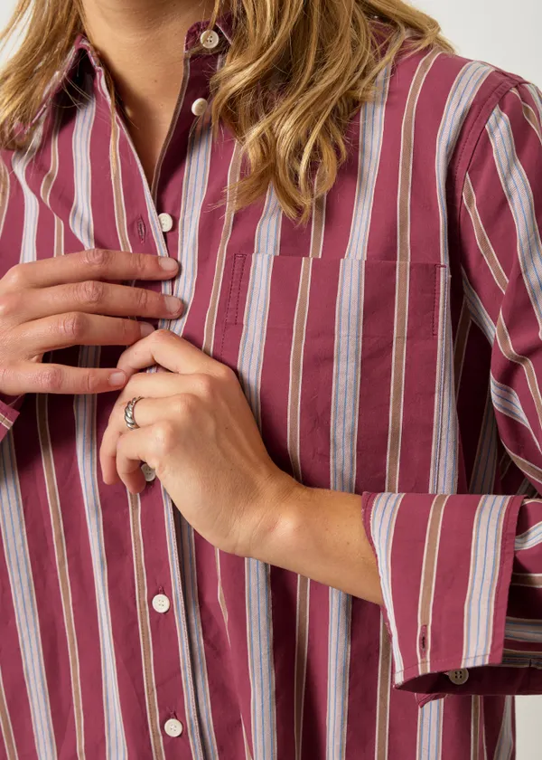 Chemise ample en coton bio | rayée "Stripe loose shirt blouse | velvet red-amberwood", Armedangels