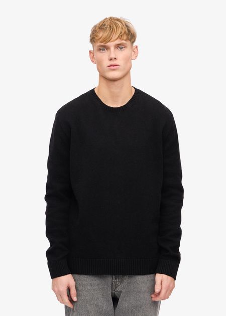 Pull col rond noir en laine mérinos recyclée - deep black