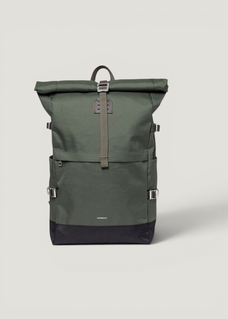 Rucksack 26 l aus recycelten Materialien | Grün "icon rolltop backpack l - dawn green with dark brown leather", Sandqvist