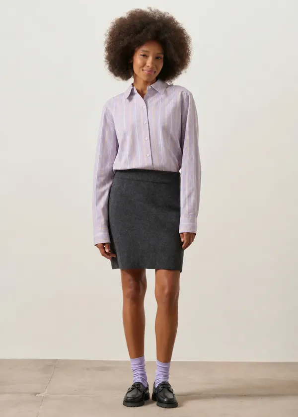 Chemise ample en coton bio | rayée "Stripe loose shirt blouse | moonlit lilac-sandstone", Armedangels