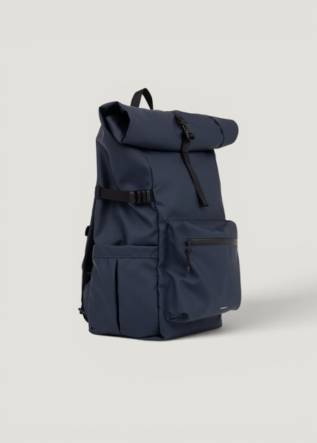 Sac à dos 34l en matière recyclée | bleu foncé "stream rolltop backpack l - navy" - Sandqvist