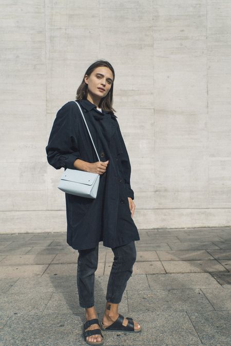 Sac bleu ciel en cuir recyclé - triangle bucket, Walk with me, photo 4
