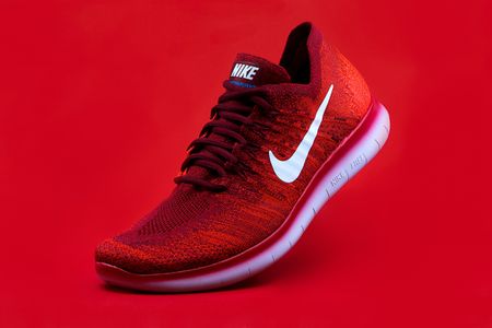 Nike préfère dépenser en marketing plutôt que de fournir un salaire décent à ses travailleur.se.s | © REVOLT / Unsplash