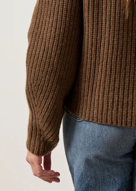 Pull col montant en côtes anglaises en laine mérinos | chocolat, WeDressFair, photo 2