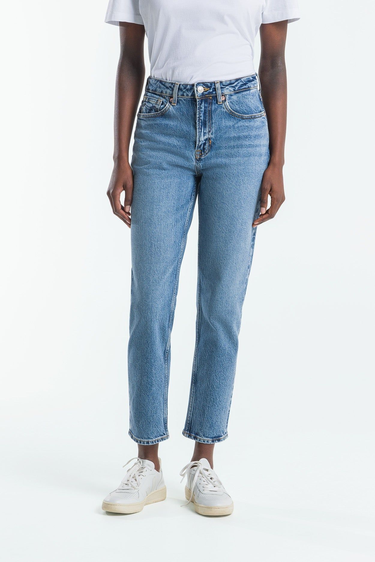 Jean mom en coton recyclé | bleu "caroline cropped stretch - eco xavier blue marble", Kings of Indigo, photo 1