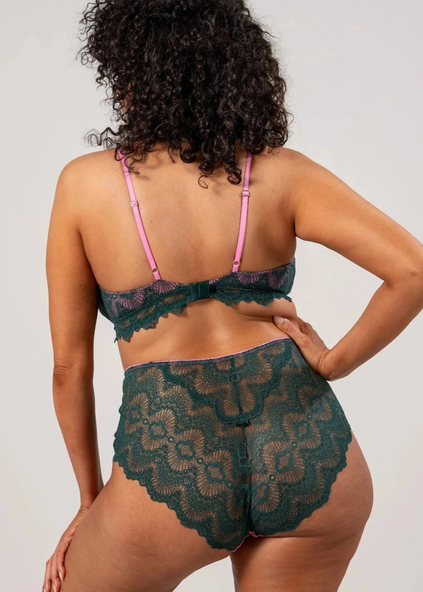 Soutien gorge triangle en matières recyclées | bicolore "lace mesh plunge bralette - pine/candy pink", Understatement, photo 4