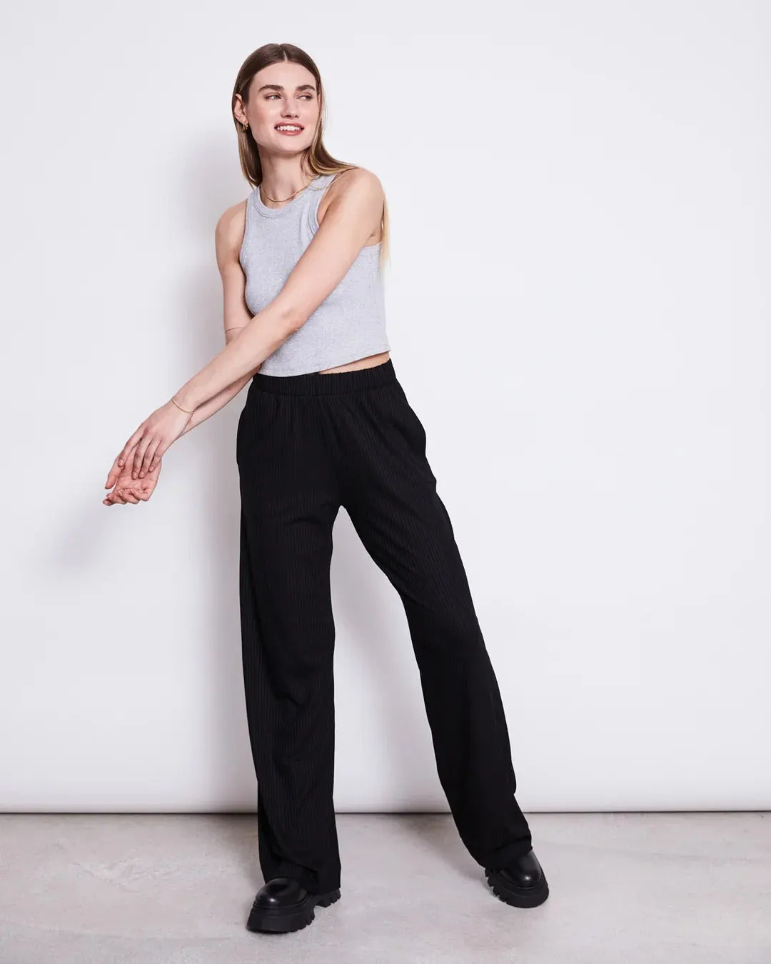 Pantalon large côtelé en tencel version courte | noir "smilla black short", Jan'n June, photo 1