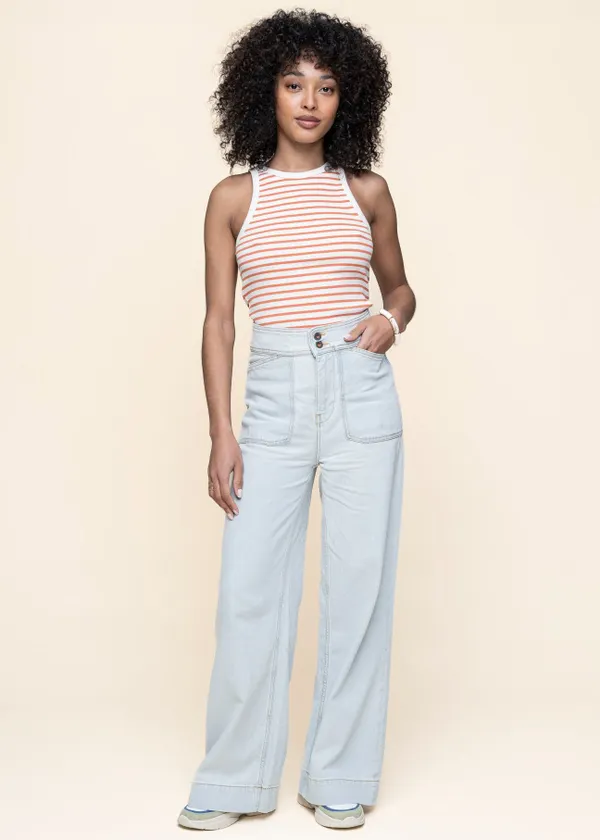 Jean evasé en coton bio et lyocell | bleu clair "farrah worker super light", Kuyichi