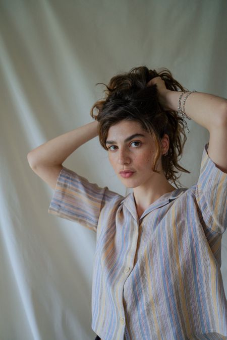 Chemise courte en coton bio et lin | multicolore "cropped bowling shirt multi stripe"