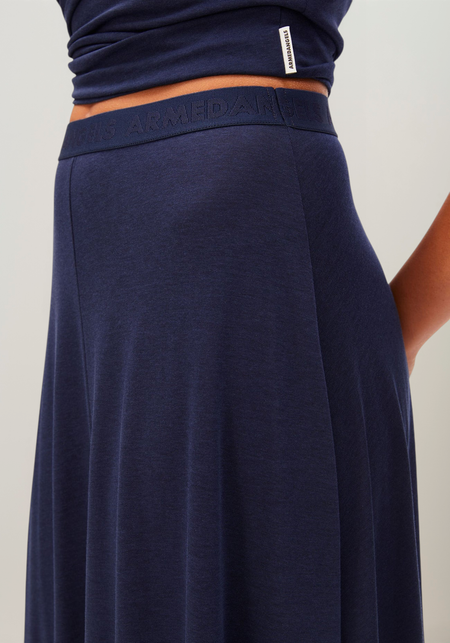 Jupe midi en tencel | marine "Ileniaa laraa midi skirt - tinted navy" - Armedangels