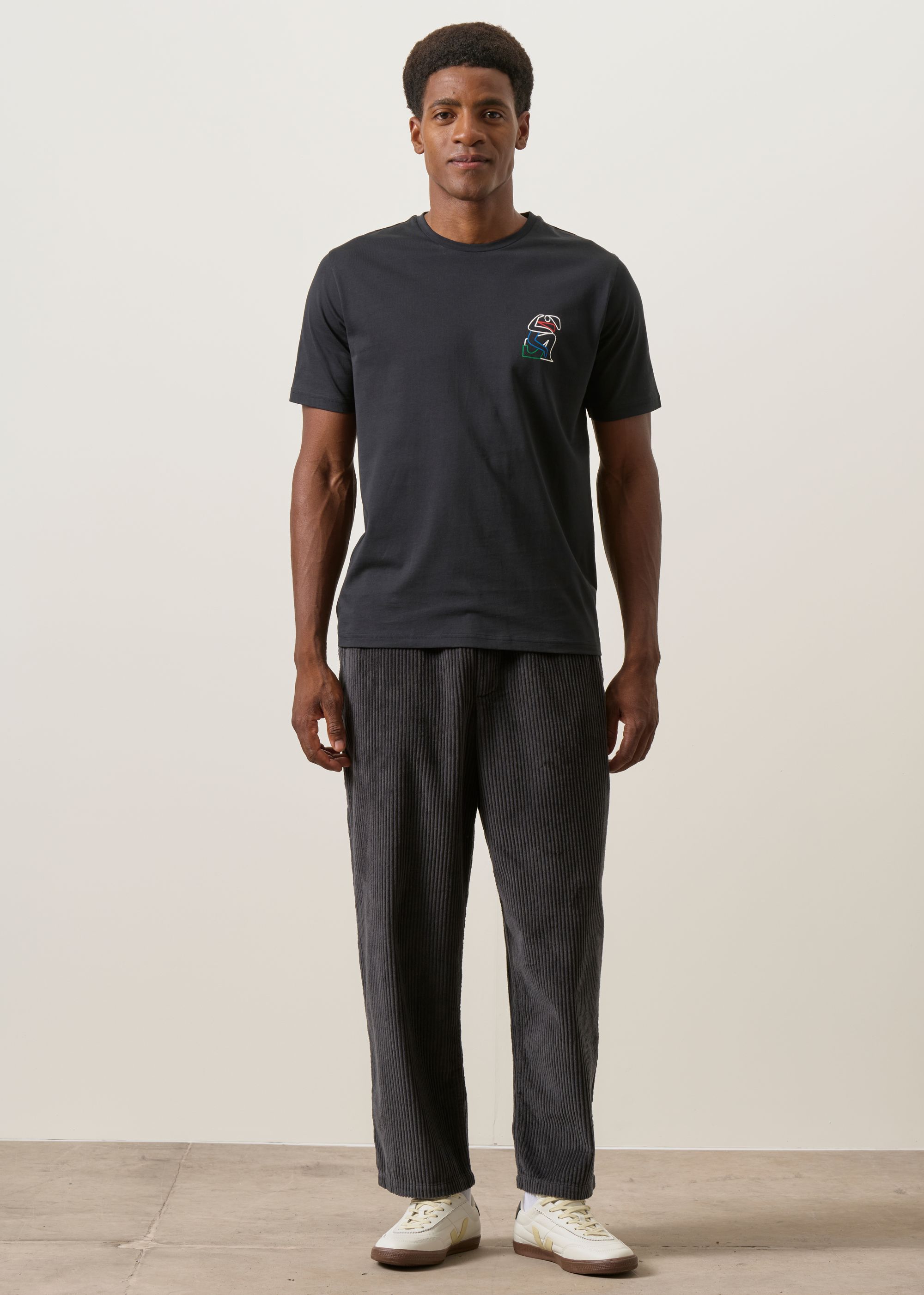 T-shirt imprimé en coton bio | noir "Couple - carbon", Bask in the Sun, photo 5
