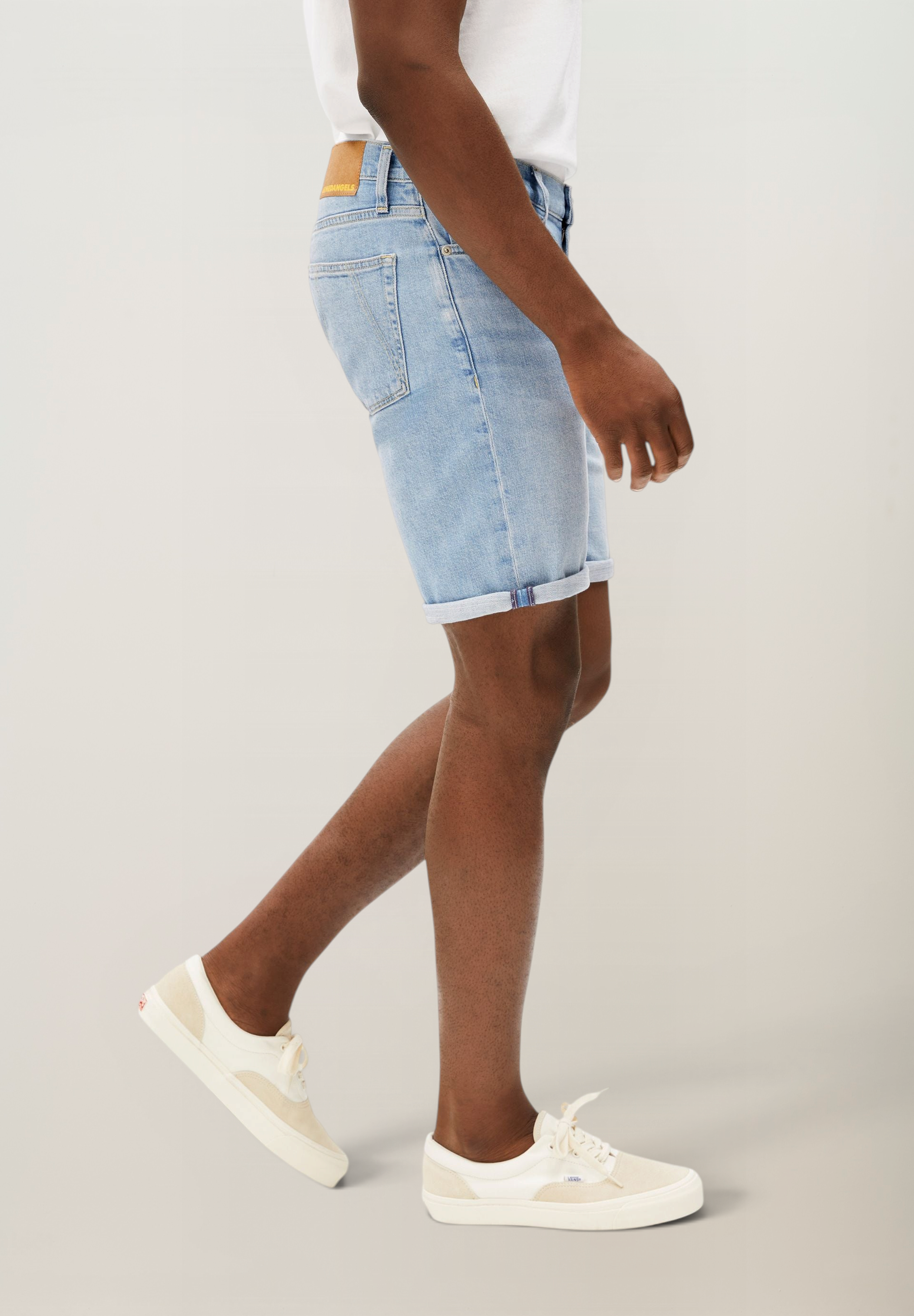Short denim ajusté en coton bio et chanvre | bleu clair "Naailo denim short - tethys", Armedangels, photo 5