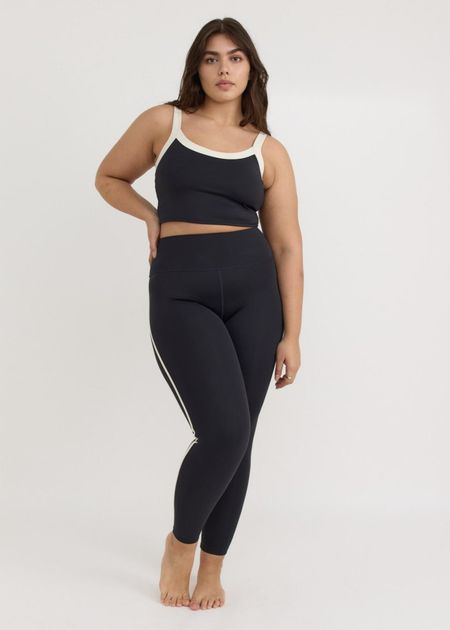 Brassière de sport en nylon recyclé | noir "active flow bra - black"