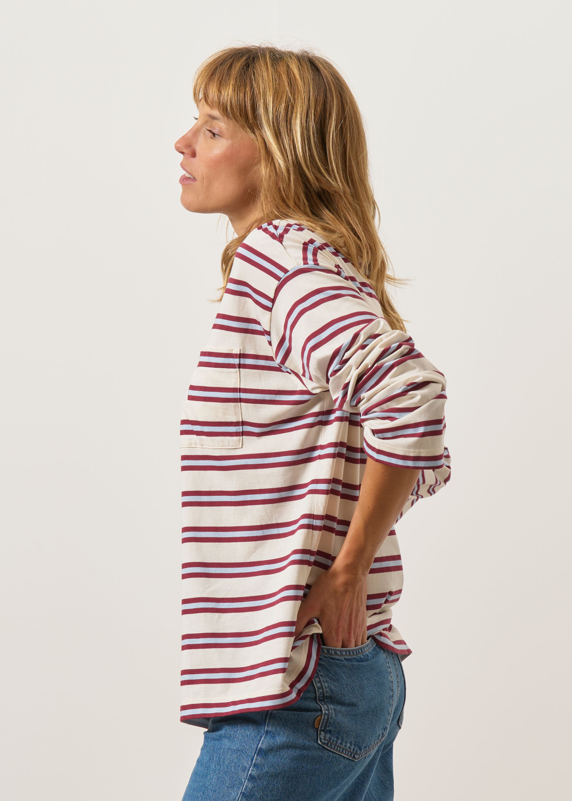 T-shirt oversize en coton bio | rayé "Iconic å fietaa stripe ls | undyed-velvet red-soft blue", Armedangels, photo 3