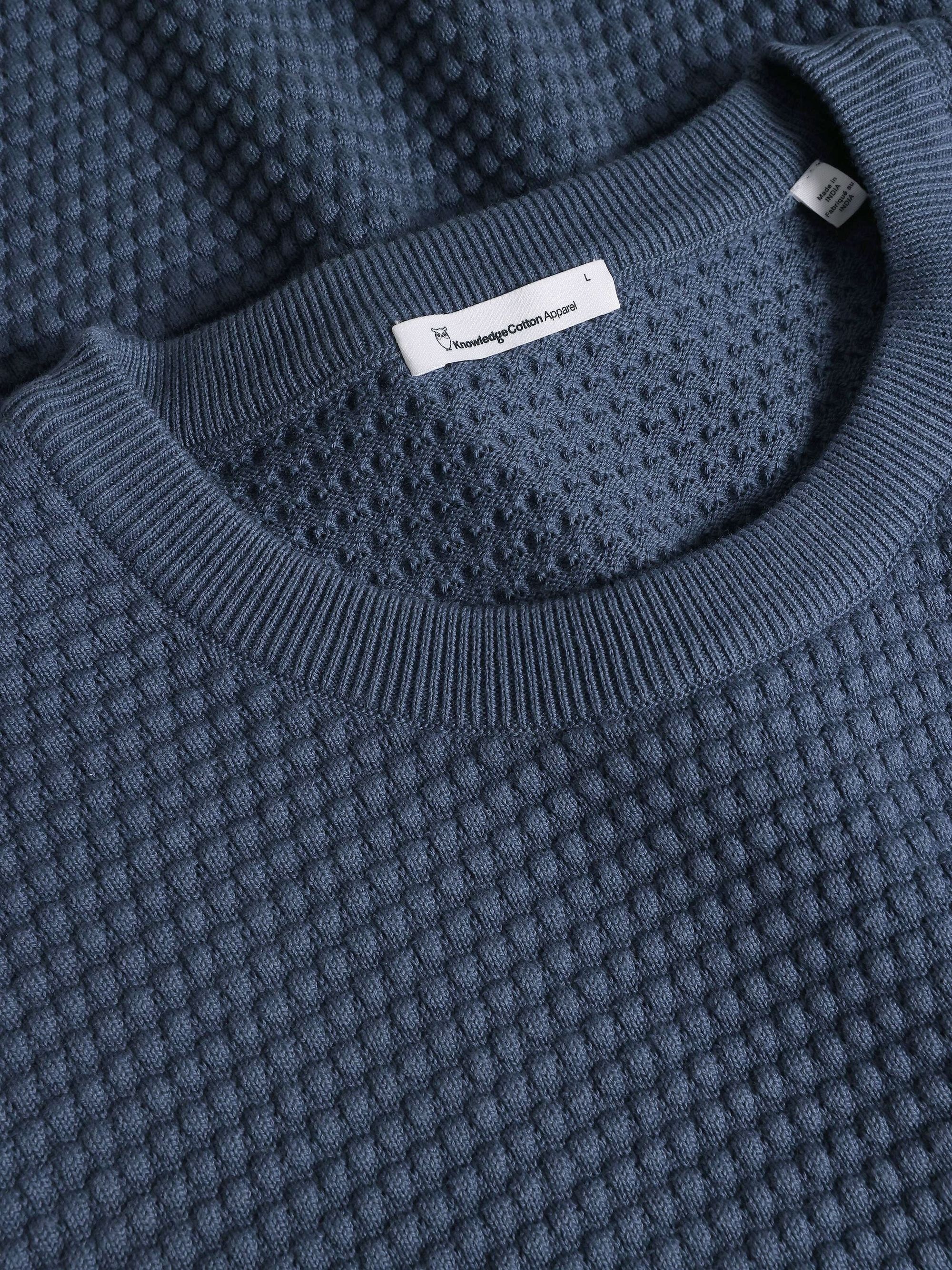 Pullover aus Bio-Baumwolle | Blau "vagn regular bubble knit crew neck - vintage indigo", Knowledge Cotton Apparel, Foto 6