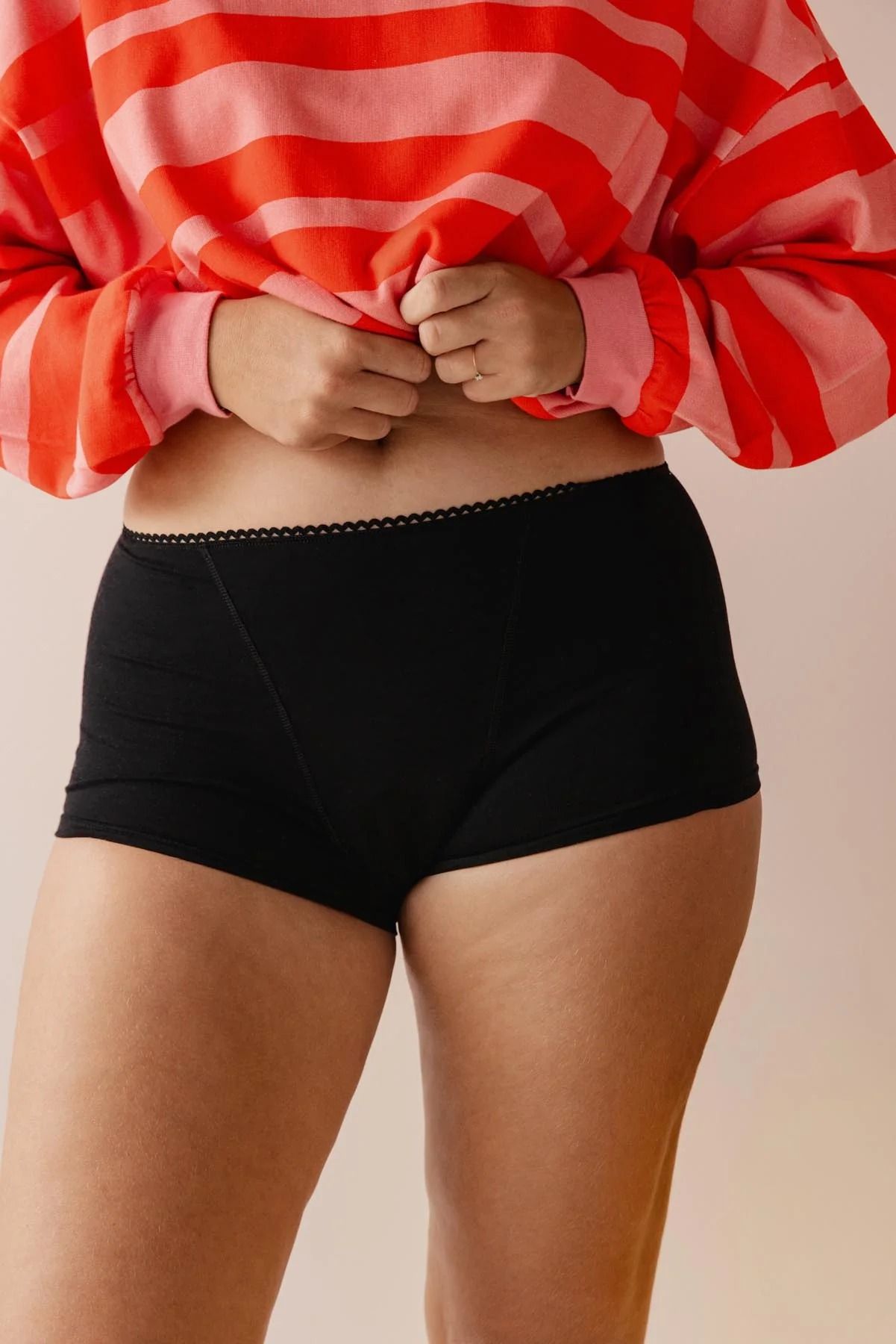 Shorty menstruel flux nuit en coton bio | pirate black, We Are Jolies, photo 1