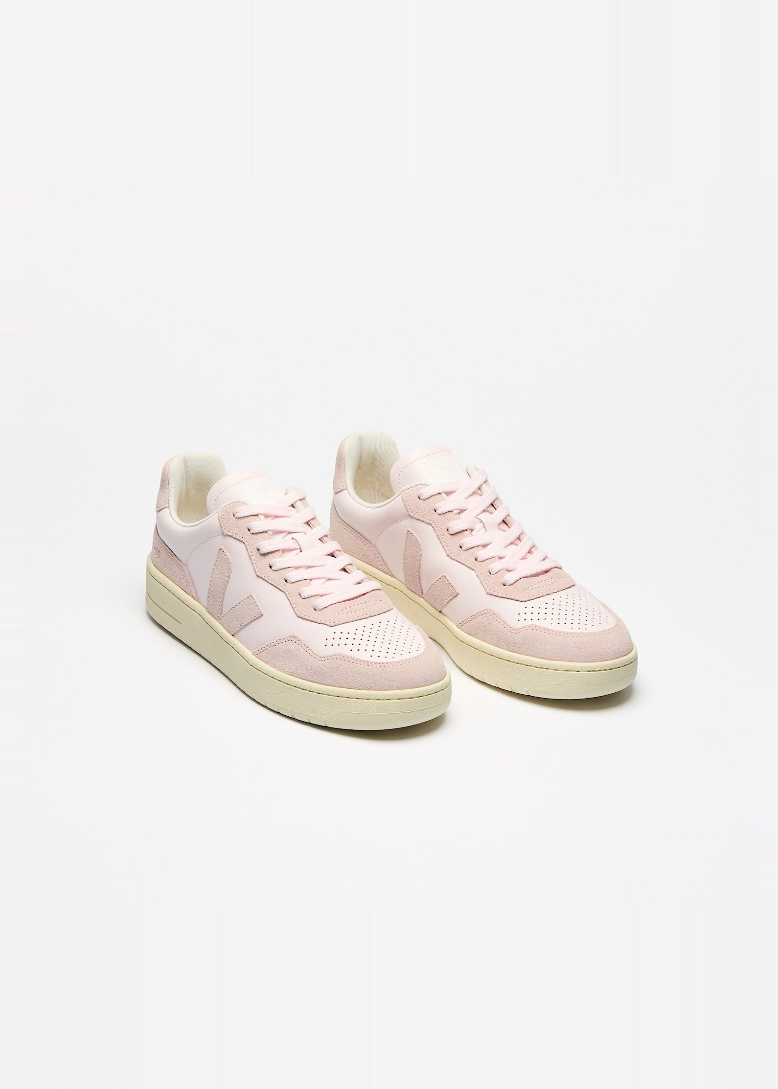 Sneaker aus Veloursleder und zertifiziertem Leder | Rosa "v-90 lassi petale", Veja, Foto 2