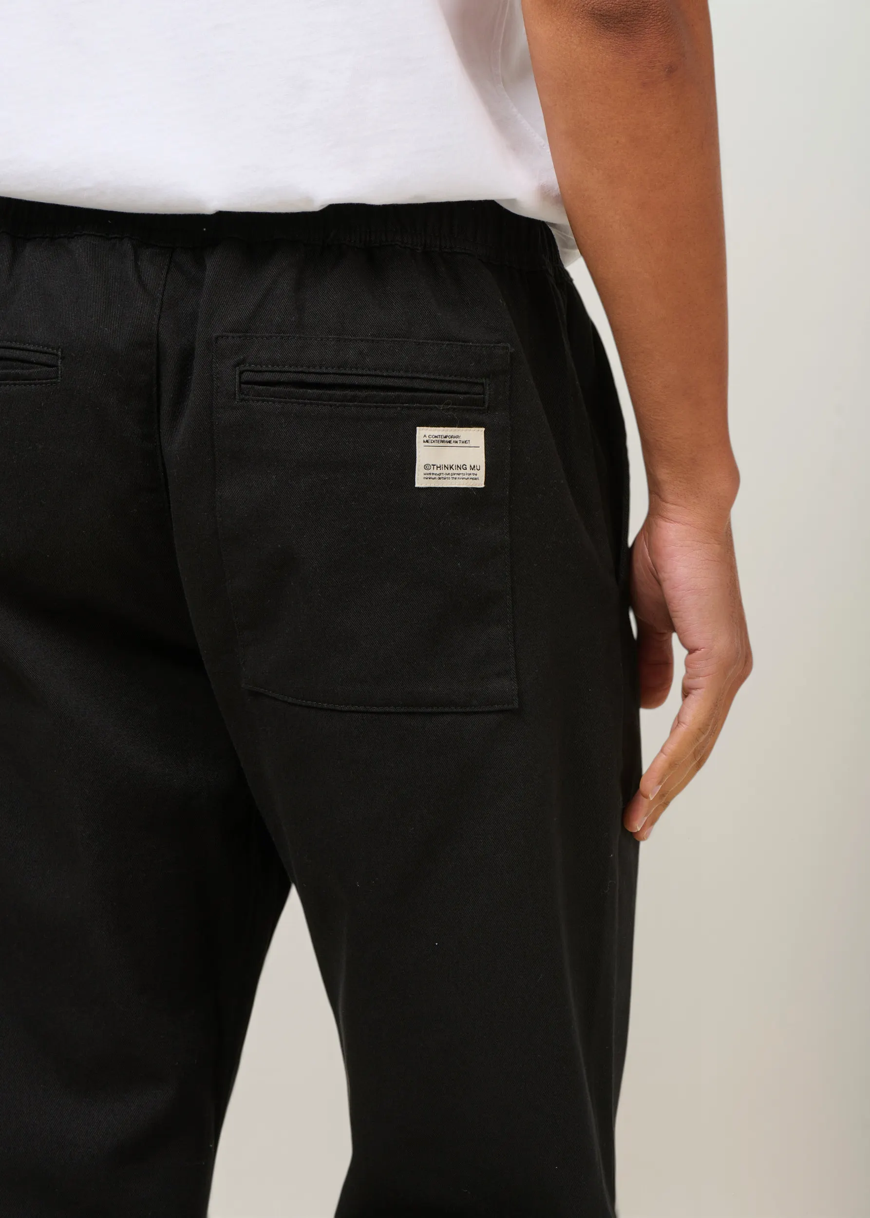 Pantalon droit en coton bio | noir "black travel pants", Thinking Mu, photo 2