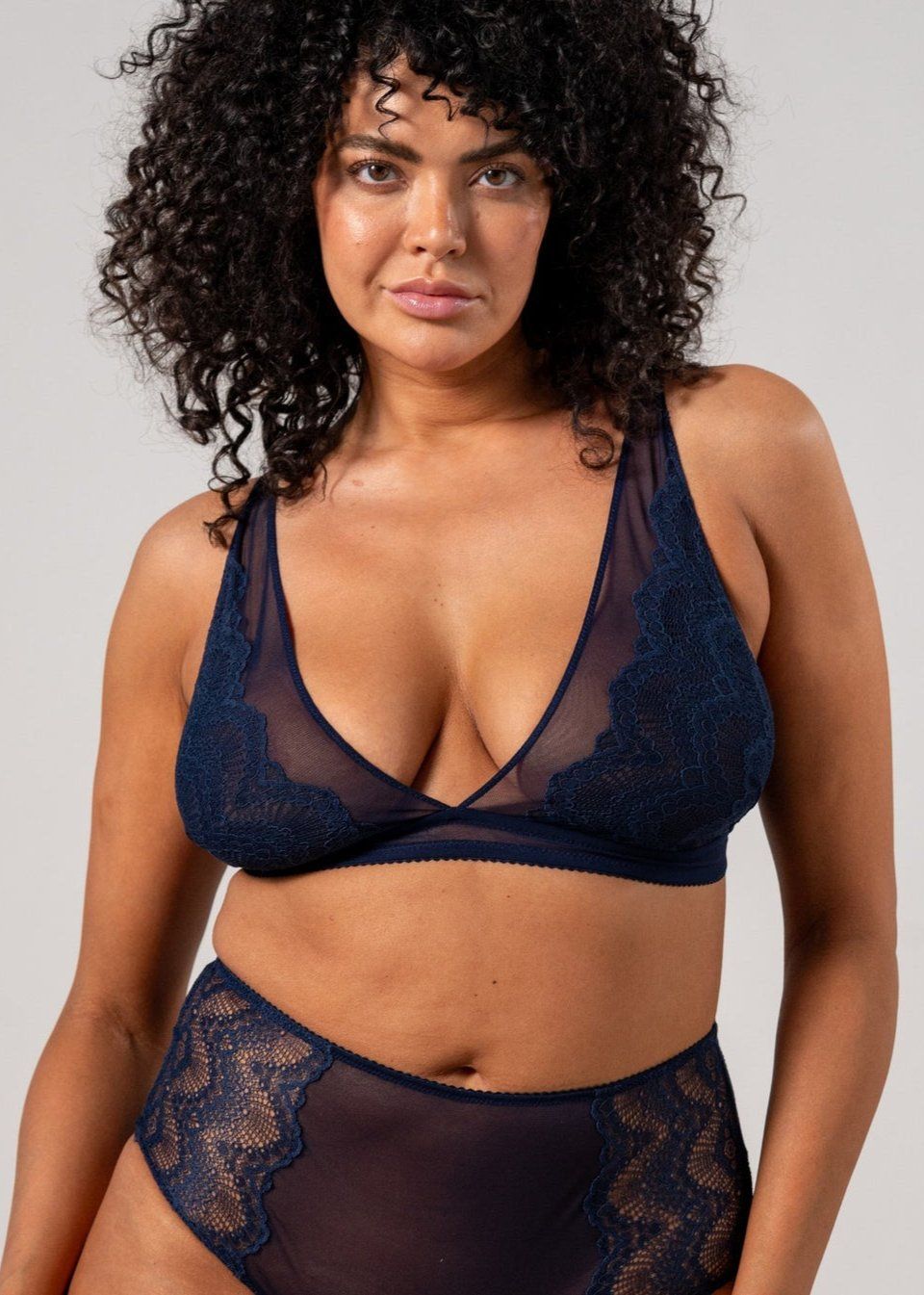 BH aus recyceltem Polyamid | Blau "lace mesh plunge bralette - navy", Understatement, Foto 2