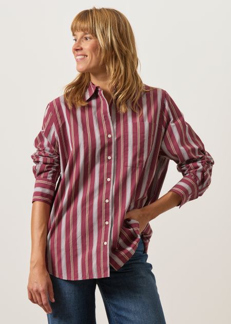Chemise ample en coton bio | rayée "Stripe loose shirt blouse | velvet red-amberwood" - Armedangels