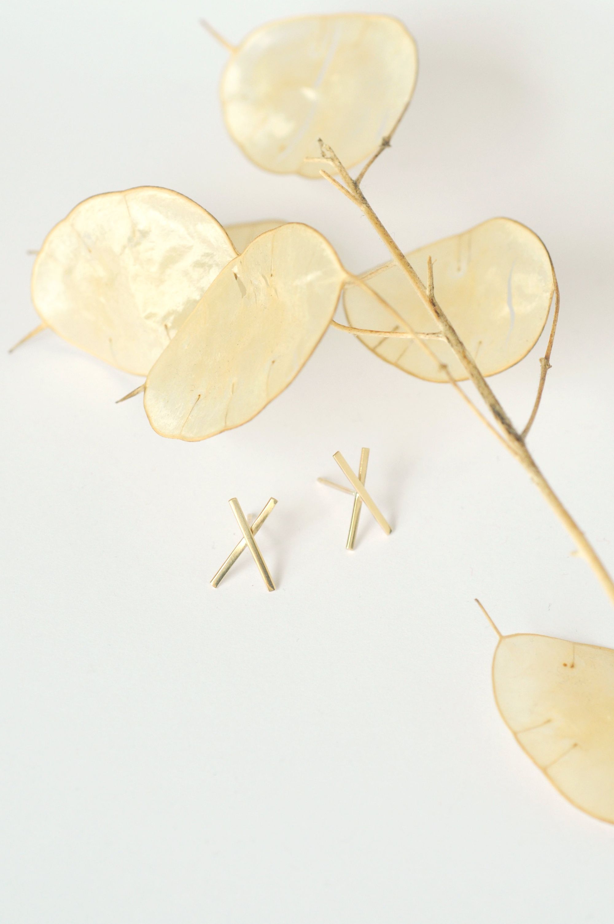 Boucles d'oreilles studs double barre en or recyclé 9ct - kiss, Wild fawn, photo 1