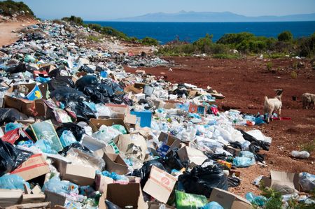 Les chiffres sont clairs : 2,1 milliards de tonnes de déchets textiles sont produits dans le monde | © Antoine Giret / Unsplash