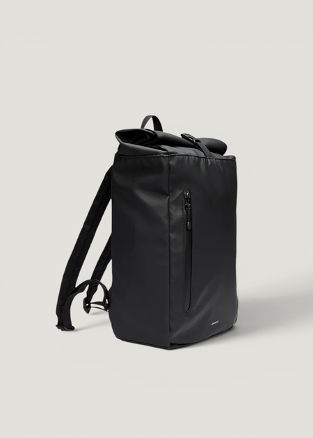 Sac à dos 20l en matière recyclée | noir "Stream rolltop backpack 14" - black" - Sandqvist
