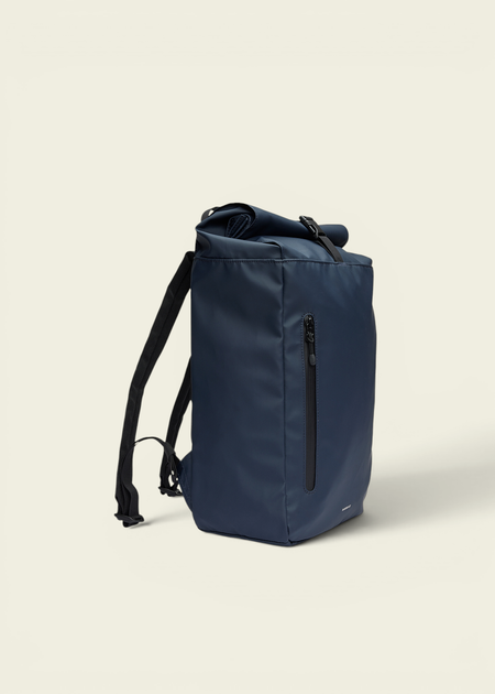 Sac à dos 20l en matière recyclée | bleu "Stream rolltop backpack 14" - navy" - Sandqvist