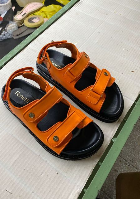Orange Sandalen aus veganem Leder - je m'en fous tangerine, Feners, Foto 5