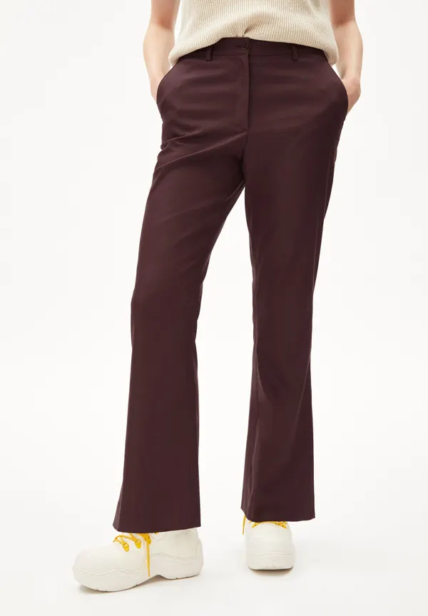 Pantalon flare prune en coton bio et ecovero - tatnaa fudge, Armedangels