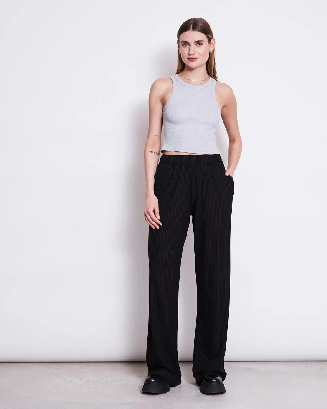 Pantalon large côtelé en tencel version courte | noir "smilla black short", Jan'n June, photo 4